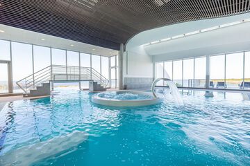 Indoor spa tub