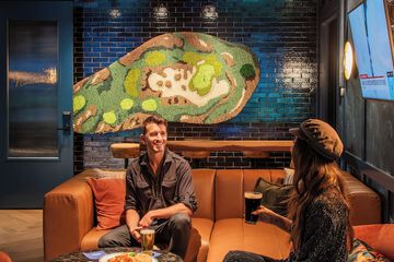 Indoor golf driving range