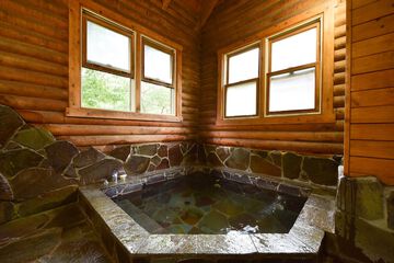 Indoor spa tub