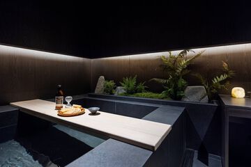 Indoor spa tub