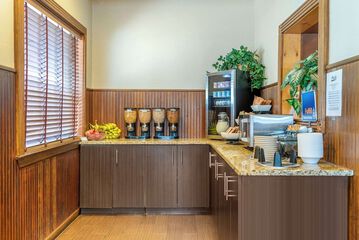 Breakfast/Coffee Service 72 of 76