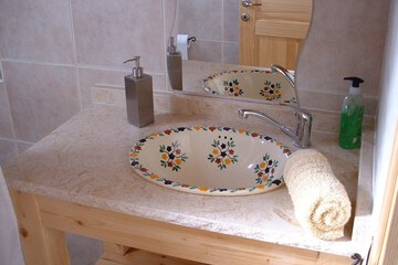 Bathroom sink