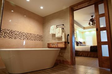 Deep soaking bathtub