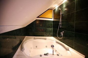 Jetted tub