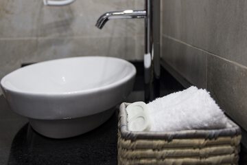 Bathroom sink