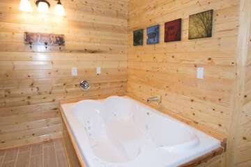 Jetted tub