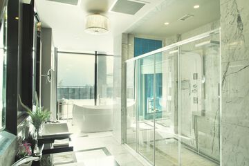 Bathroom shower