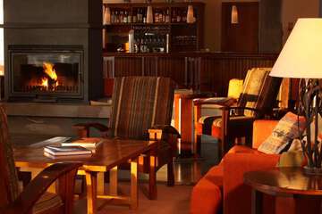 Lobby lounge