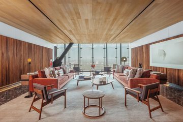 Lobby lounge