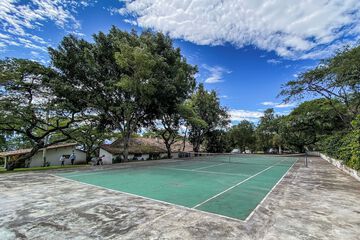 Tennis court