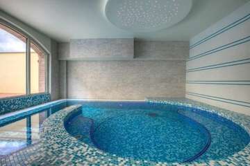 Indoor spa tub