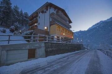 Front of property - evening/night