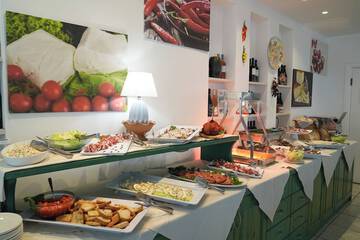 Breakfast buffet