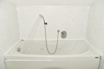 Jetted tub