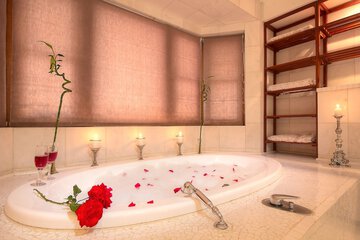 Deep Soaking Bathtub