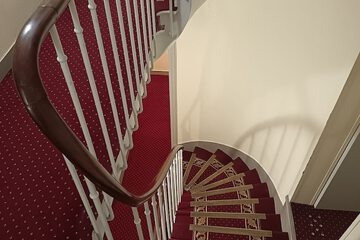 Handrails in stairways
