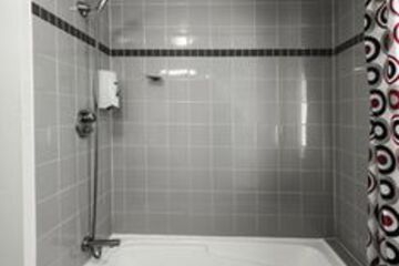 Deep Soaking Bathtub