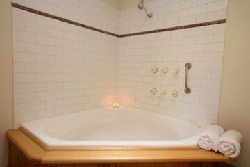 Deep Soaking Bathtub
