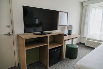 Room 4 of 12