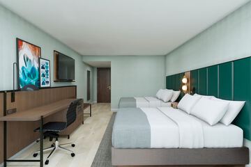 DOUBLE TWO QUEEN BEDS