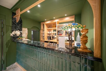 Snack bar