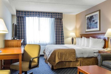 Clarion Hotel & Conference Center 16