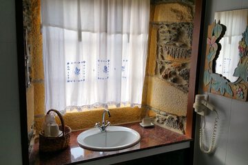 Bathroom sink