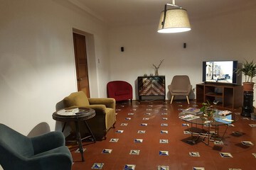 Lobby lounge