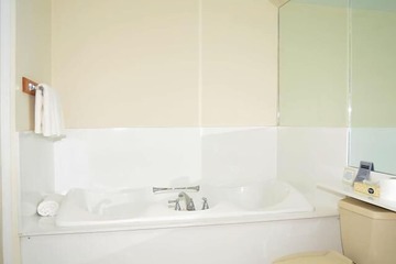 Jetted tub