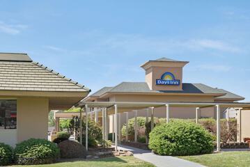 Days Inn by Wyndham Charlotte / Woodlawn Near Carowinds