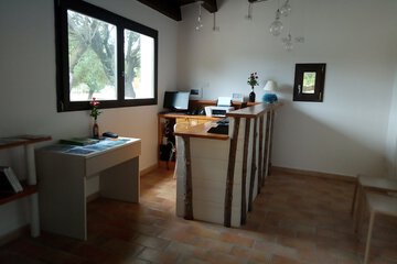 Check-in/check-out kiosk