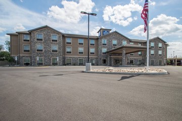 Cobblestone Inn & Suites - St. Marys