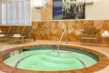 Indoor spa tub