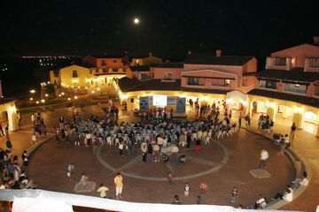 Shopping mall