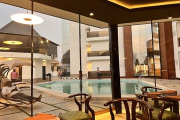 Poolside bar