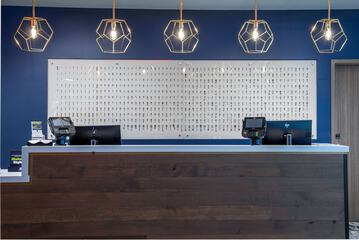 Check-in/check-out kiosk