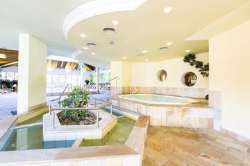 Indoor spa tub