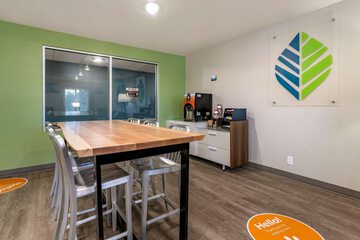 Breakfast/Coffee Service 24 of 27