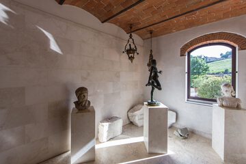 Check-in/check-out kiosk