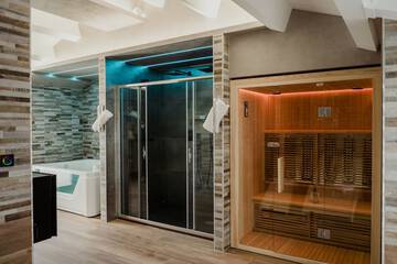 Indoor spa tub