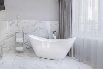 Deep soaking bathtub