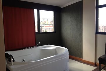 Jetted tub