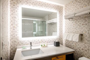 Room 15 of 60