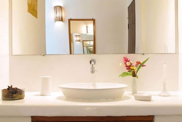 Bathroom sink
