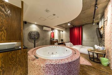 Deep soaking bathtub