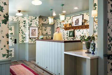 Concierge desk