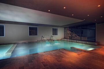 Exercise/lap pool