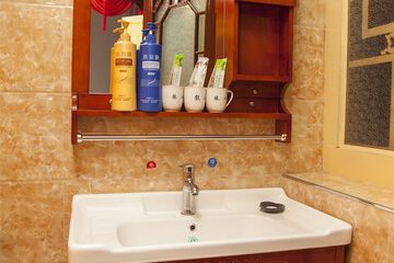 Bathroom sink