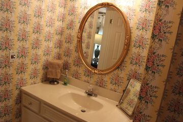 Bathroom sink