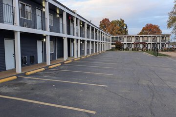 Days Inn by Wyndham Champaign / Urbana